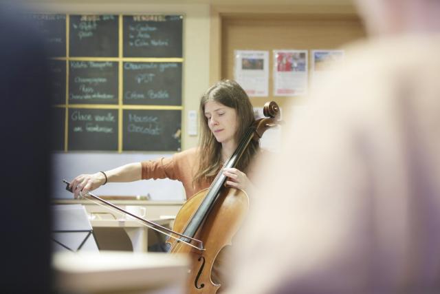 une violoncelliste